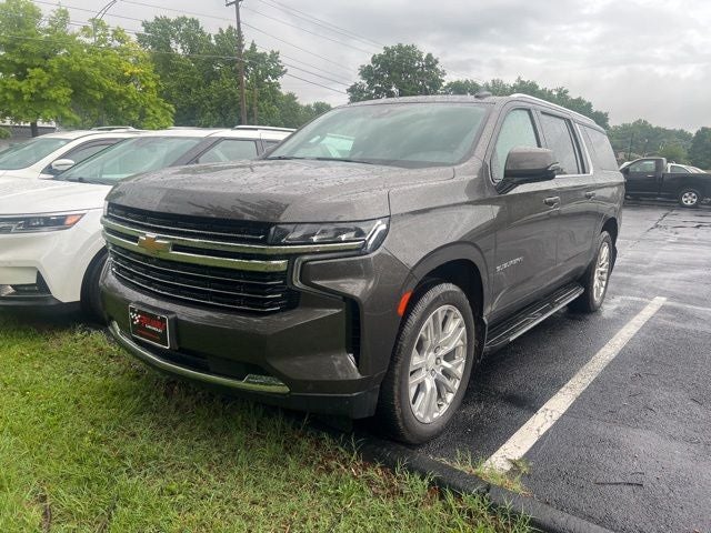 2021 Chevrolet Suburban 4WD 1500 LT's photo