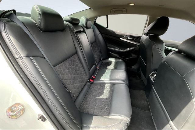 2017 Nissan Maxima SR