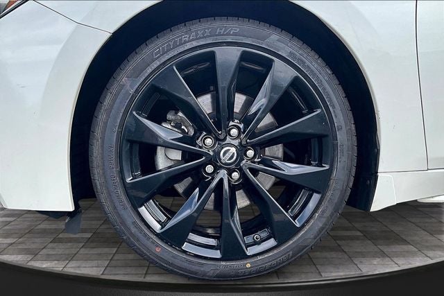 2017 Nissan Maxima SR