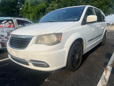 2014 Chrysler Town & Country S