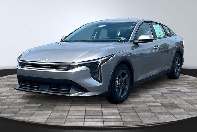 2025 Kia K4 LXS AT's photo