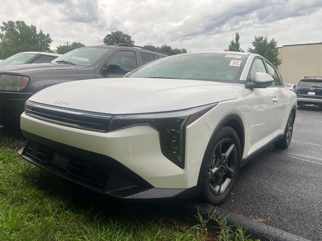 2025 Kia K4 LXS AT's photo