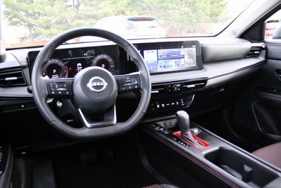 2025 Nissan Kicks SR