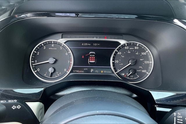 2025 Nissan Pathfinder SV