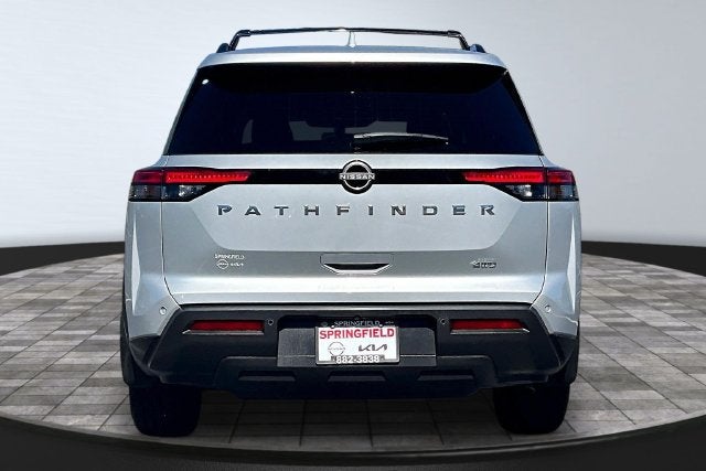 2025 Nissan Pathfinder SV