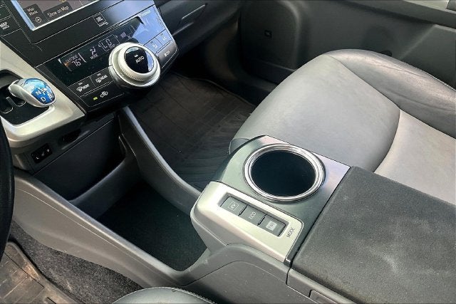 2014 Toyota Prius v Five