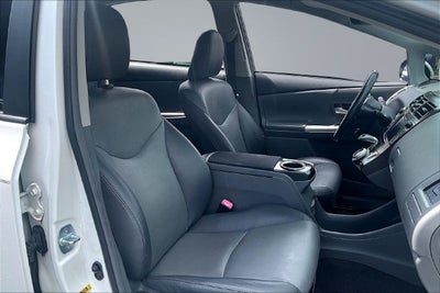 2014 Toyota Prius v Five