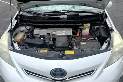 2014 Toyota Prius v Five