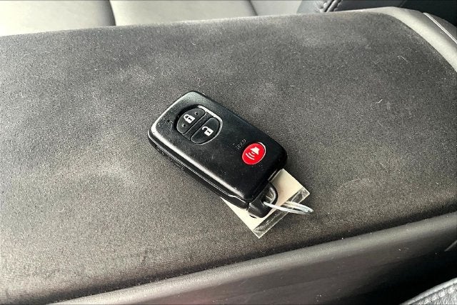 2014 Toyota Prius v Five