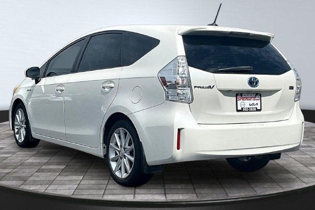 2014 Toyota Prius v Five